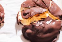 Frozen Peanut Butter Chocolate Greek Yogurt Bites