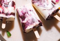 Easy 5-Minute 3-Ingredient Yogurt Popsicles