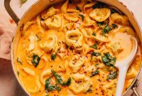 30 Minute One Pot Creamy Tortellini Soup
