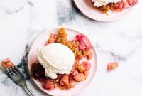 Homestyle Rhubarb Crisp