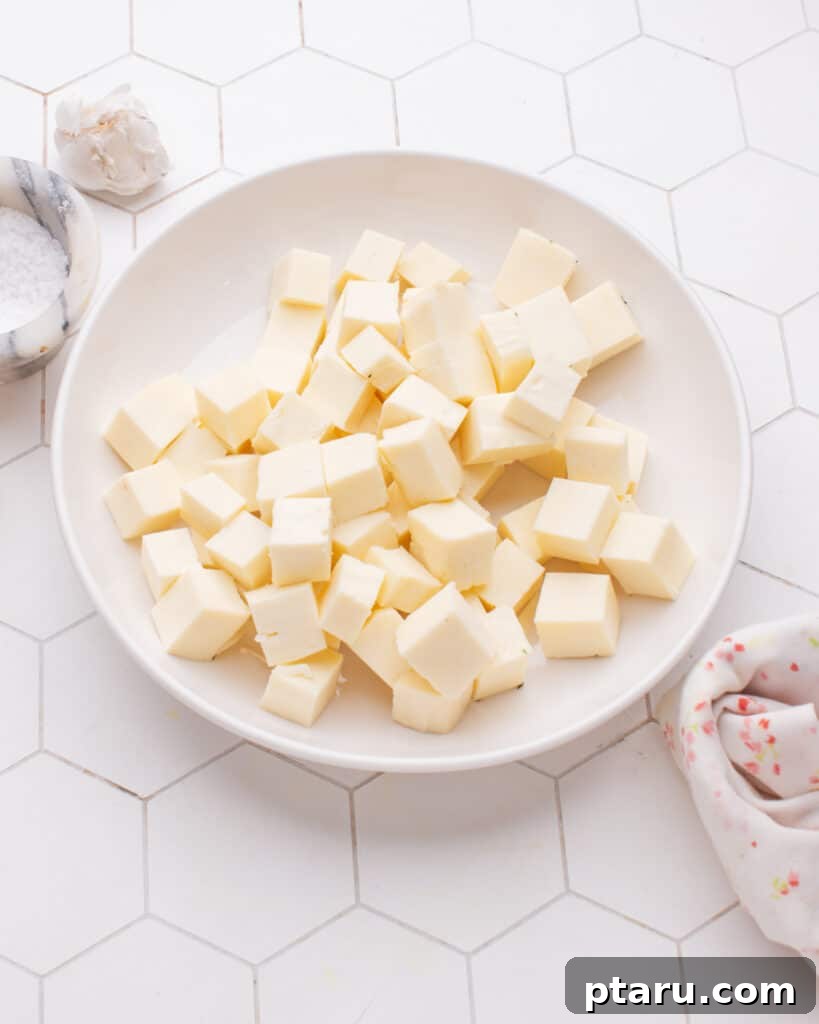 Creamy Spinach and Paneer Delight 5 Paneer Cubes in plate