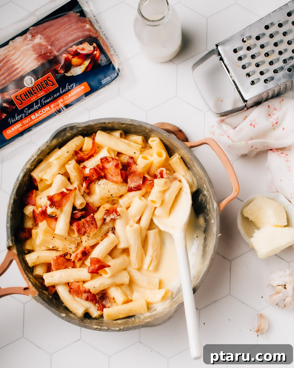 Mastering Big Batch Crispy Bacon in Your Air Fryer 8 Rich and creamy mac and cheese, beautifully garnished with generous pieces of crispy air fryer bacon.