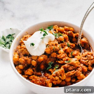 Hearty Turkey Chili 6 Ground turkey Chili topped with sour cream and fresh herbs.