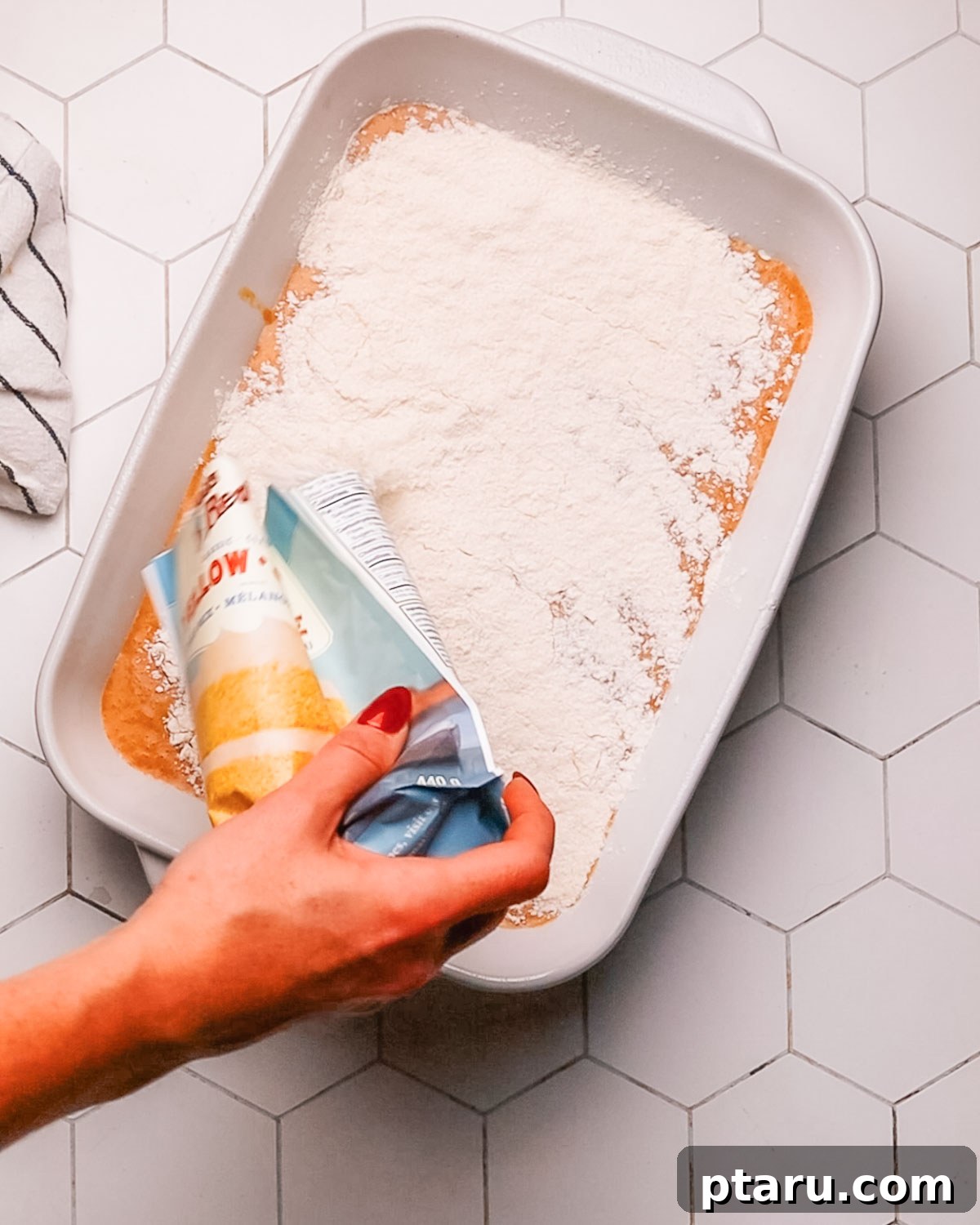 Effortless Autumn Pumpkin Bake 6 Step 3: Sprinkling dry yellow cake mix evenly over the pumpkin layer.