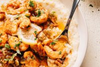 Creamy Southern Shrimp and Grits with Bacon and Cajun Seasoning