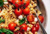 Caprese Pasta Salad with Cherry Tomatoes, Basil & Mozzarella