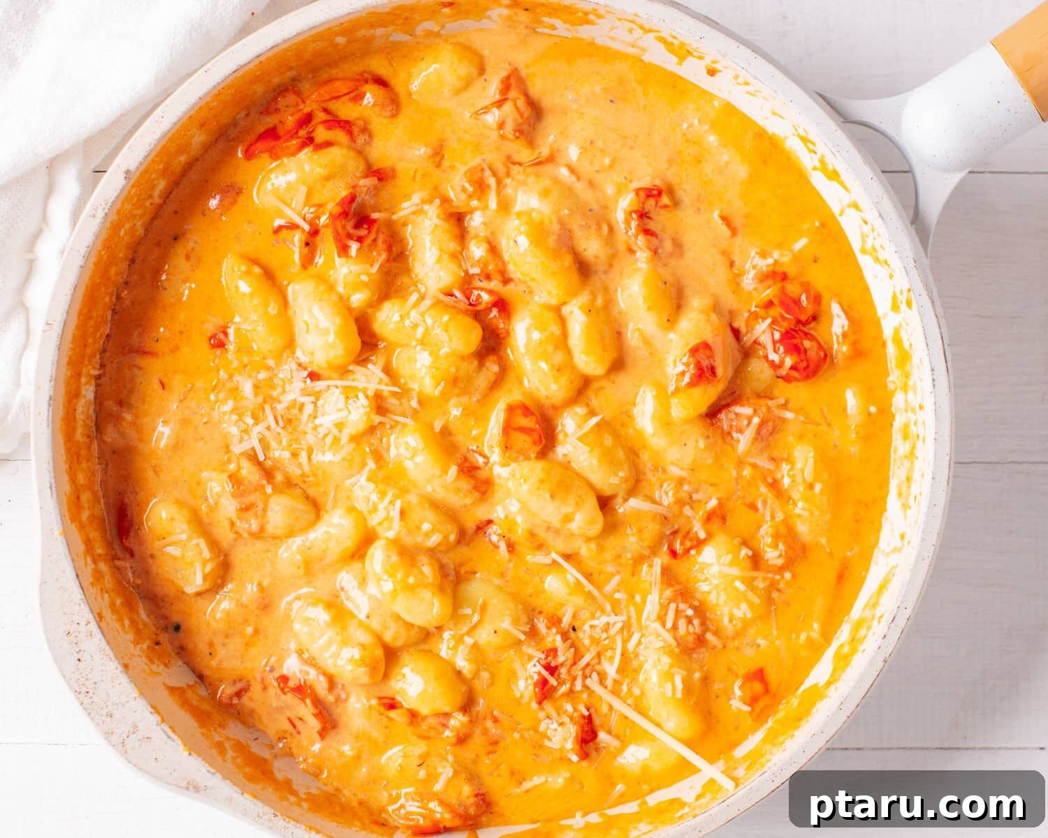 Gnocchi Sauce in Pan