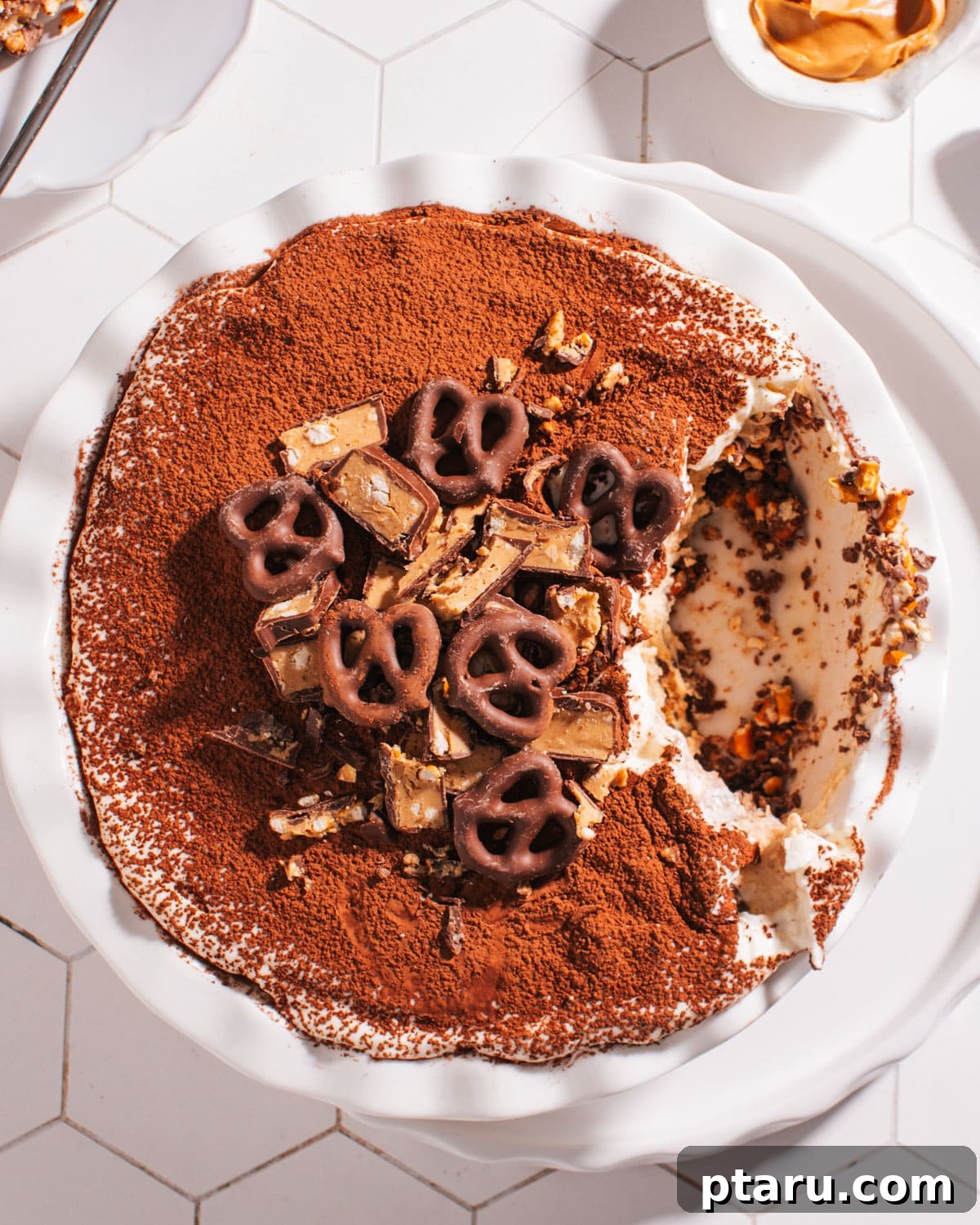 No-Bake Desserts: Fluffy Cheesecakes, Mousses and Ice Creams 9 Peanut Butter Pretzel Pie
