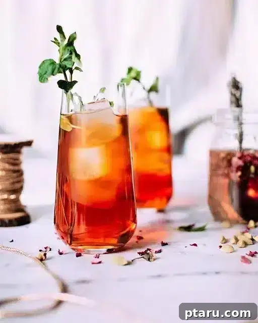 16 Summer Drinks to Beat the Heat — Alcoholic and Non-Alcoholic 12 Quick and Easy Iced Tea in glasses with Mint.